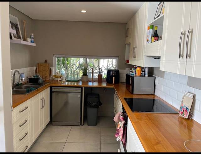 2 BEDROOM APARTMENT FOR SALE IN UMHLANGA CENTRAL